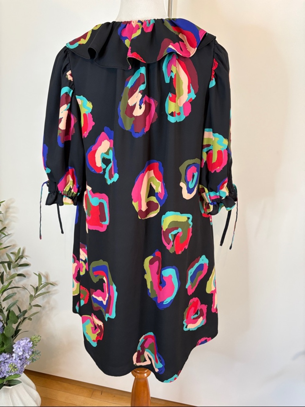 CROSBY by Mollie Burch Black Swing Dress with Multicolor Abstract Accent | M - Picture 6 of 6